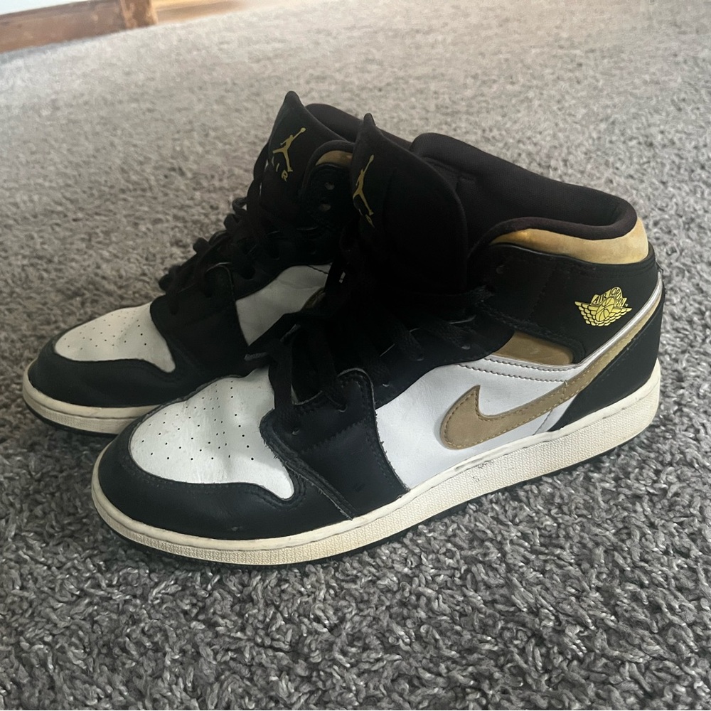 Kids Air Jordan 1 mid (black, gold, white)
